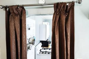 Zen Haven 4- Close to Downtown Indianapolis- Private Studio with Queen Bed