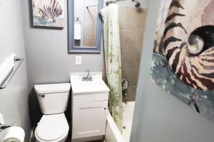 Zen Haven 4- Close to Downtown Indianapolis- Private Studio with Queen Bed