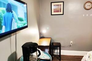 Zen Haven 4- Close to Downtown Indianapolis- Private Studio with Queen Bed