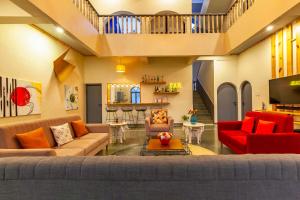 StayVistas Grey Mosaics - Vasai - 5BHK Villa with Pool Table & Private Pool