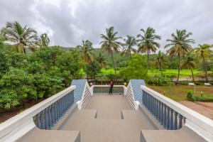 StayVistas Grey Mosaics - Vasai - 5BHK Villa with Pool Table & Private Pool