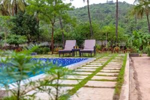 StayVistas Grey Mosaics - Vasai - 5BHK Villa with Pool Table & Private Pool