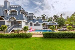 StayVistas Grey Mosaics - Vasai - 5BHK Villa with Pool Table & Private Pool