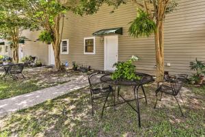 Kiln Townhome with Patio, 8 Mi to Boat Launch!