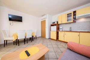 One-Bedroom Apartment with Balcony and Sea View room in Apartments Padovan