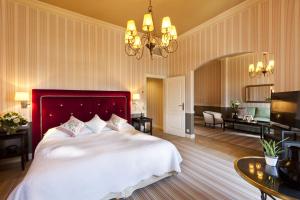 Hotels Chateau De Germigney : photos des chambres