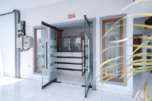 Urbanview Hotel Syariah Ratu Kuring Gisting by RedDoorz