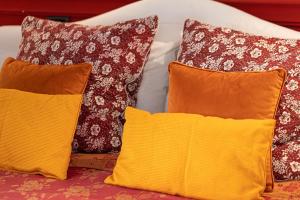 Lungaretta by Rental in Rome