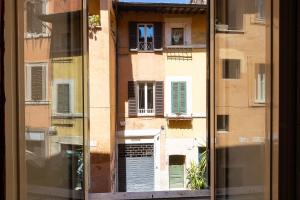 Lungaretta by Rental in Rome