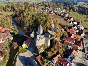 Ferienwohnung und Sommerhaus unter der Burg - Falkenberg