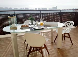 Adosado con fantásticas vistas al mar y piscina.