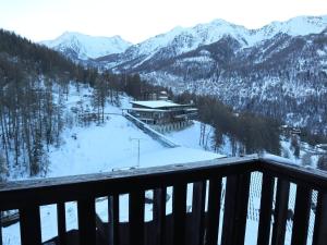 Studio skis aux pieds avec balcon, centre station - FR-1-322-466