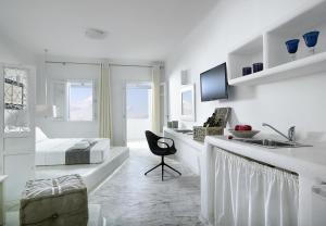 Artemis Deluxe Rooms Milos Greece