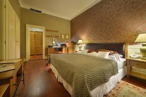 Luxury Suite room in Marrol's Boutique Hotel
