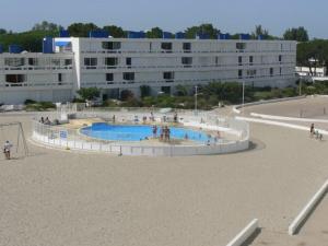 Appartement 2 pièces avec piscine et parking, en bord de plage - FR-1-250-213