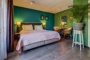 Double Room with Balcony or Terrace room in Villa Magnolia