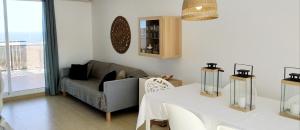 Adosado con fantásticas vistas al mar y piscina.