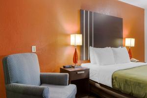Queen Room - Non-Smoking room in Quality Inn Columbus-East
