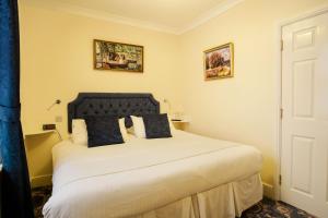 One-Bedroom Apartment room in The Town House