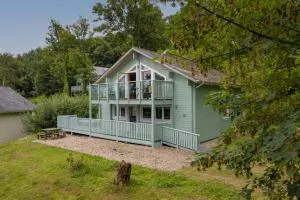 Everwyn Lodge - Luxury Lodge with Hot Tub - Penally