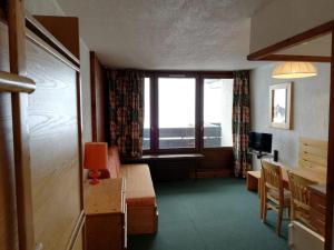 Studio de 25m² avec balcon, exposé sud-ouest, proche des commerces à Tignes - FR-1-449-58