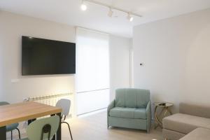 APARTAMENTOS LA FLORA BURGOS todos con aire acondicionado y ascensor