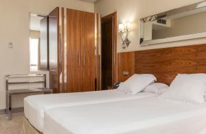 Twin Room room in Gran Hotel Corona Sol