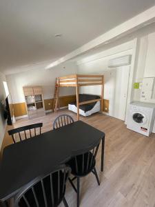 Appartements Studio refait a neuf avec cuisine equipee R2 : photos des chambres