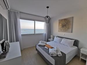 COSea Living: Seaside Two Bedroom Flat in Harbour 106