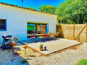 Appartements Mas du Versadou, dans un espace naturel protege, piscine couverte chauffee toute l'annee, Spa et salle de jeux : photos des chambres