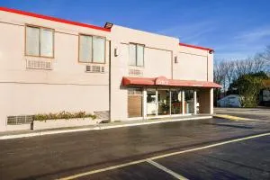 Hotel Petersburg VA I-95 & E Washington St - 科洛尼尔海茨