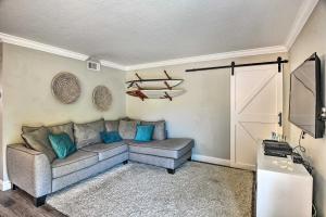 New Smyrna Beach Townhome, Walk to Bay Access!