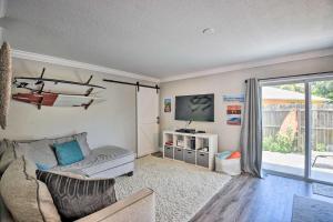 New Smyrna Beach Townhome, Walk to Bay Access!