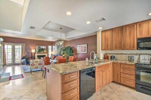 Golf Course Views, Hot Tub Access Phoenix Home!