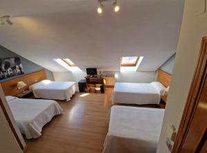 Family Room room in Hostal Santo Tomé