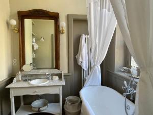B&B / Chambres d'hotes Chateau de Contay Guesthouse - 1753 : photos des chambres