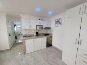 Ecuabook Via a la Costa Gye Puerto Azul