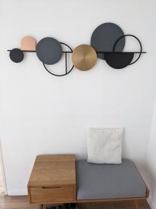 Appartement 3 pièces avec parking couvert gratuit.