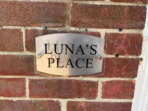 House - Sleeps 14 onsite parking & pets allowed