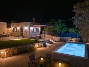 Van Louis Place - Vathí