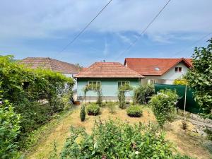 Anton Pann House - Entire house below the citadel