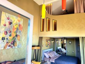 2 levels penthouse with a SUNSET SEA VIEW! Balcony and window 8x4m!