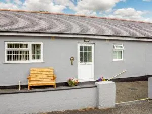 2 Black Horse Cottages - Pentraeth