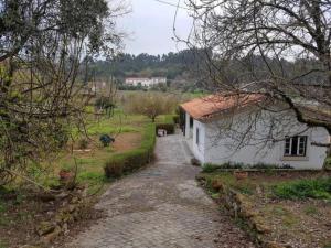 2-Beds Sleeps 4 10 min drive to Central Coimbra
