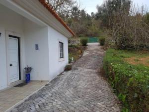 2-Beds Sleeps 4 10 min drive to Central Coimbra