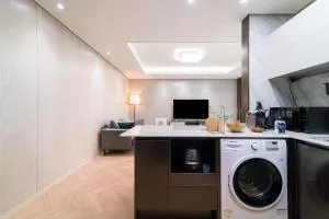 Le Collective Busan station - Ch'oryang-jong