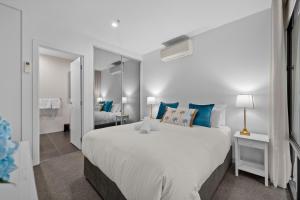 StayCentral - Northcote Townhouse with Study