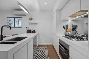 StayCentral - Northcote Townhouse with Study