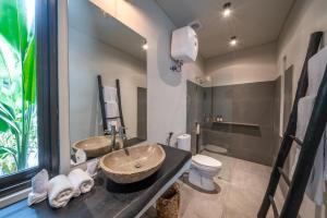 Villa Wiraja 1 - Modern 4 bdr villa in Berawa