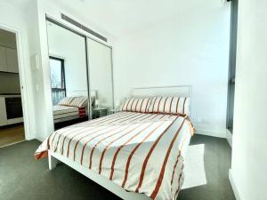 1 Bedroom Modern Apartment Near Crown and CBD